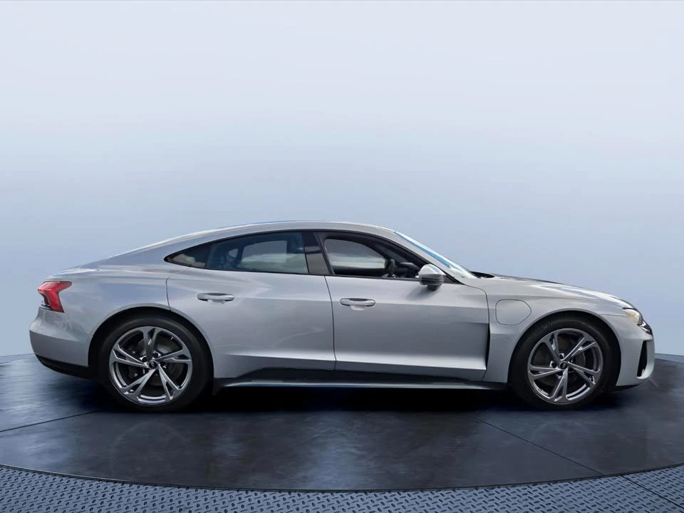 2022 Audi e-tron GT - Image 4 of 9