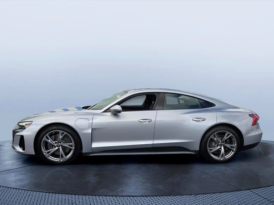 2022 Audi e-tron GT - Image 2 of 9