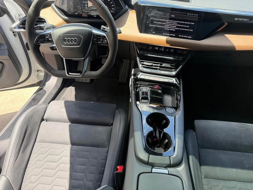 2022 Audi e-tron GT - Image 11 of 14