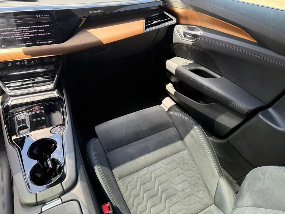2022 Audi e-tron GT - Image 10 of 14