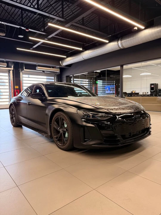 2022 Audi e-tron GT - Image 4 of 18