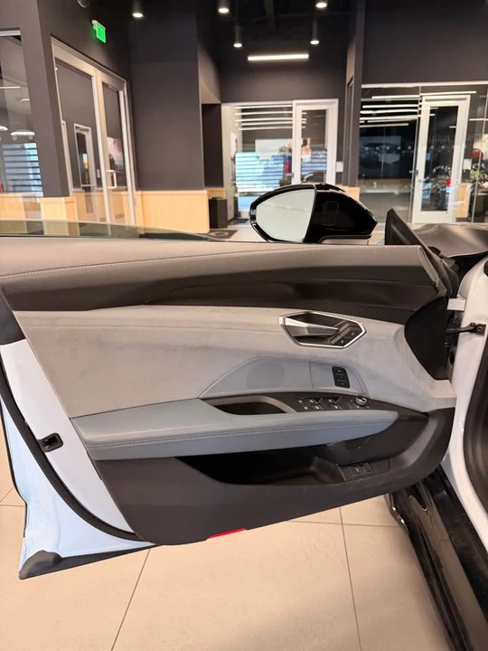 2022 Audi e-tron GT - Image 9 of 18