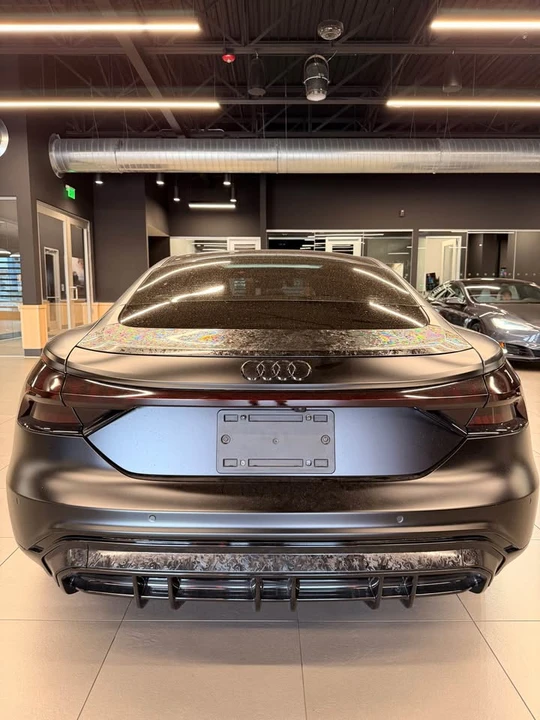 2022 Audi e-tron GT - Image 7 of 18