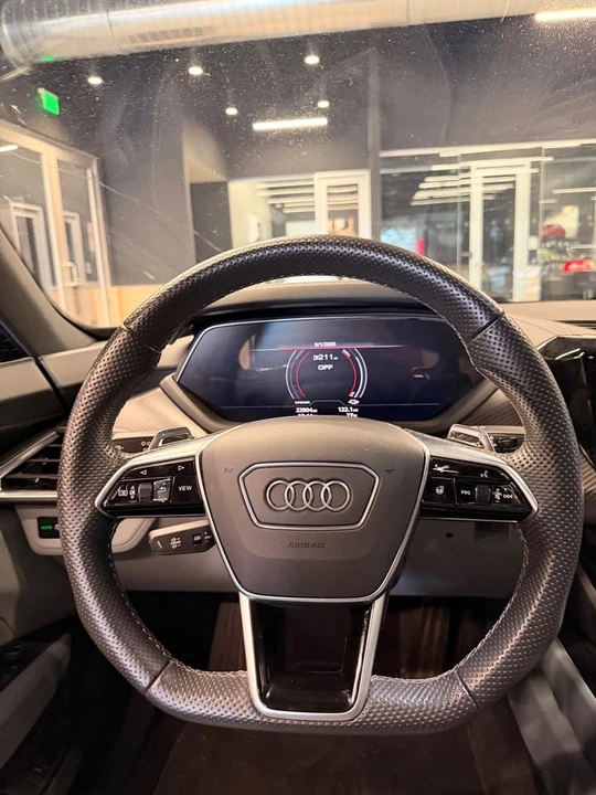 2022 Audi e-tron GT - Image 15 of 18