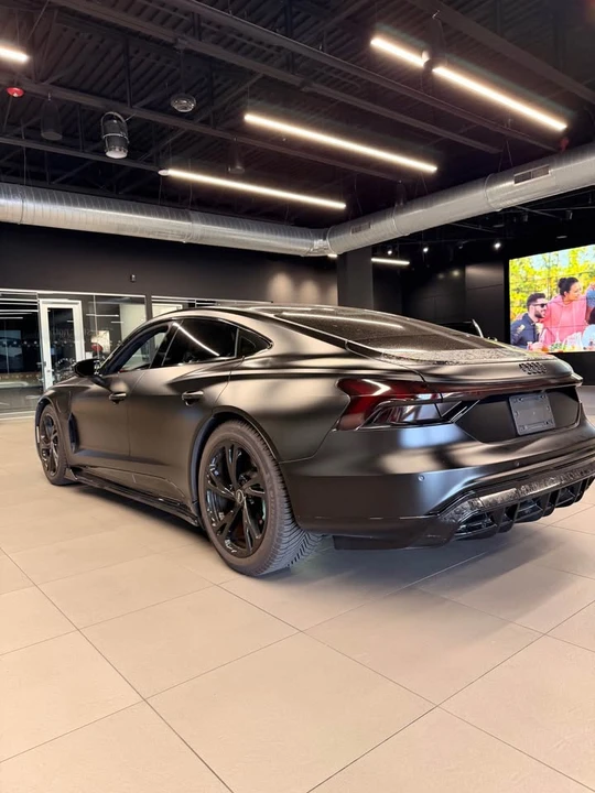 2022 Audi e-tron GT - Image 8 of 18