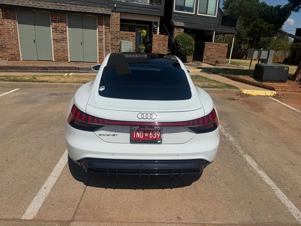2022 Audi e-tron GT - Image 5 of 10