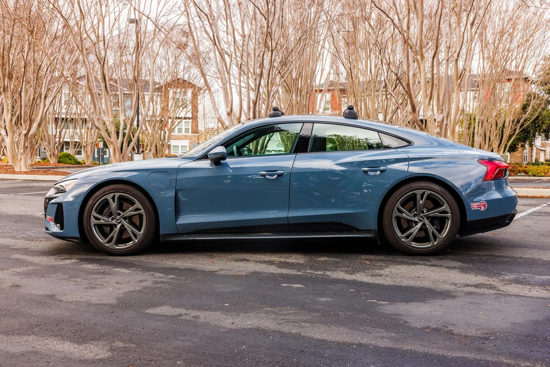 2022 Audi e-tron GT - Image 13 of 31