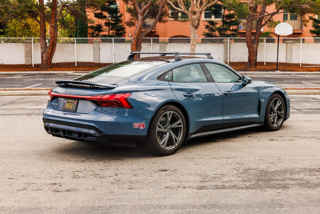 2022 Audi e-tron GT - Image 16 of 31