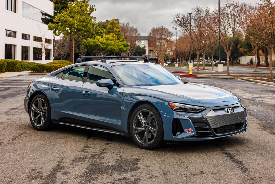 2022 Audi e-tron GT - Image 9 of 31