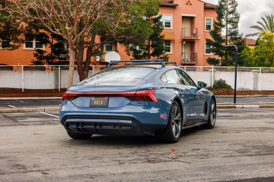 2022 Audi e-tron GT - Image 8 of 31