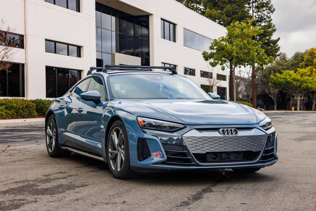 2022 Audi e-tron GT - Image 10 of 31