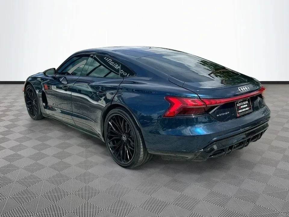 2022 Audi e-tron GT - Image 5 of 12