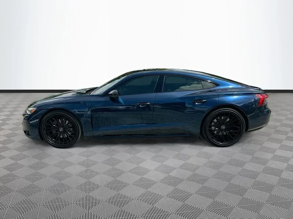 2022 Audi e-tron GT - Image 4 of 12