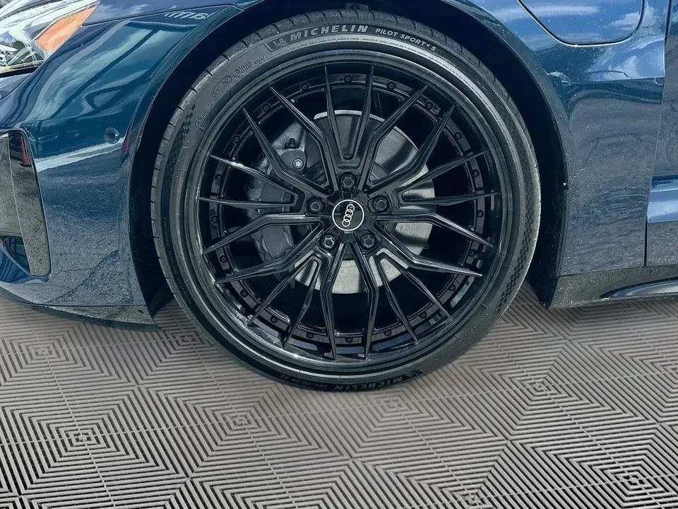 2022 Audi e-tron GT - Image 6 of 12