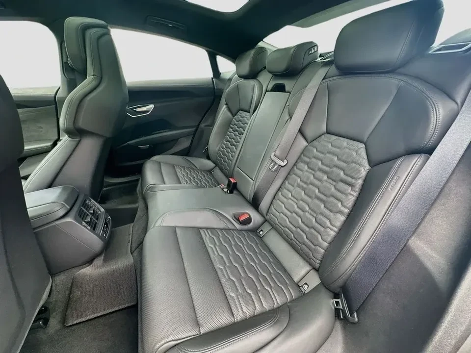 2022 Audi e-tron GT - Image 8 of 12