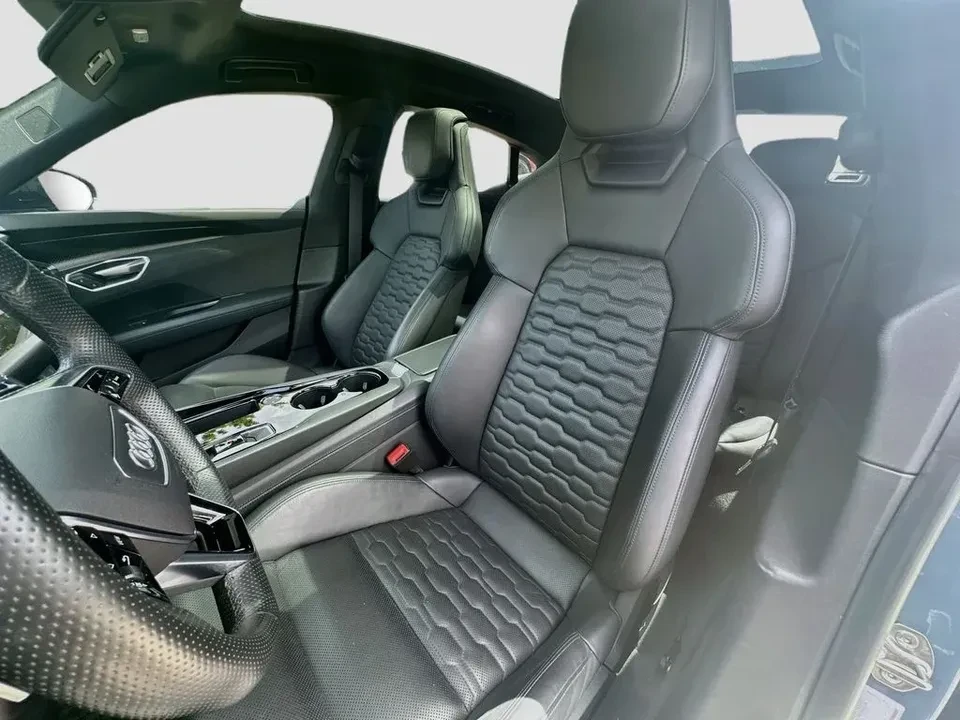 2022 Audi e-tron GT - Image 10 of 12