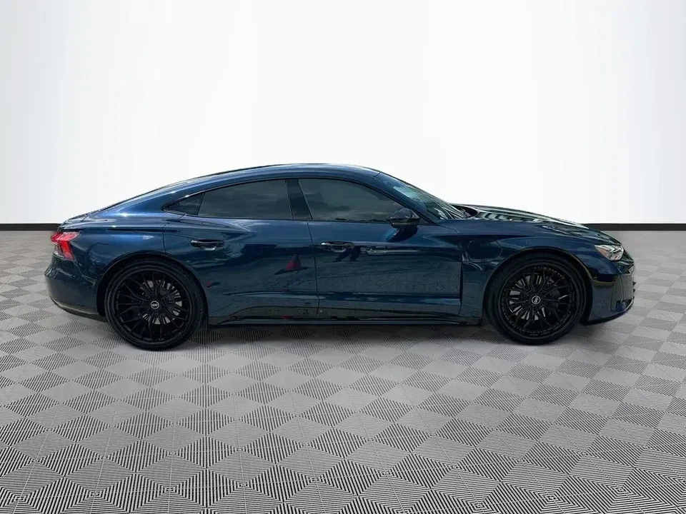 2022 Audi e-tron GT - Image 2 of 12