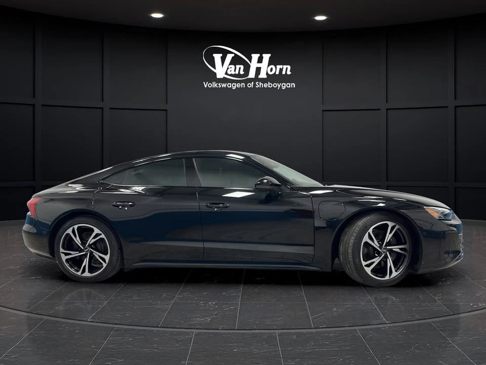 2022 Audi e-tron GT - Image 8 of 20