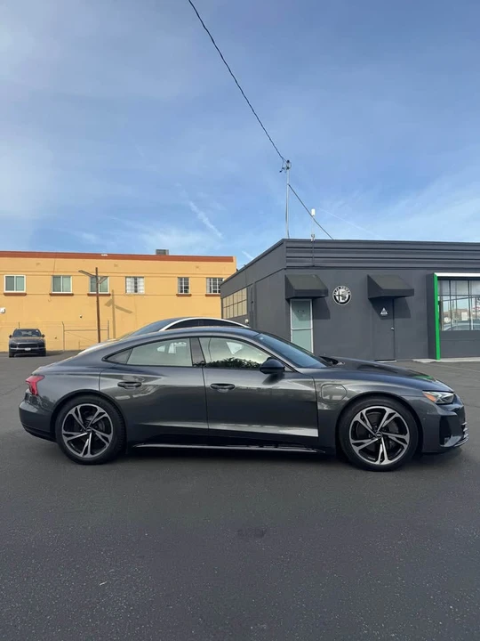 2022 Audi e-tron GT - Image 2 of 12