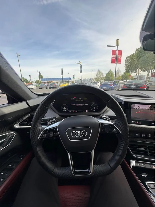 2022 Audi e-tron GT - Image 10 of 12