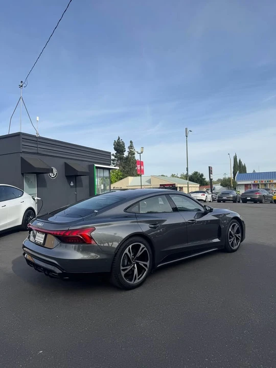 2022 Audi e-tron GT - Image 3 of 12