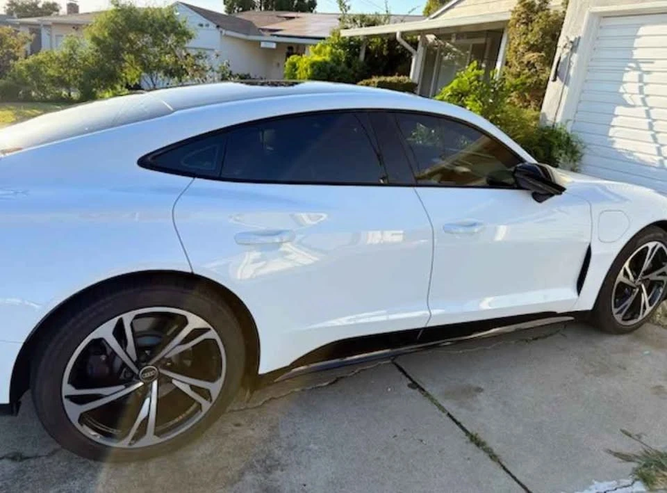 2022 Audi e-tron GT - Image 6 of 7