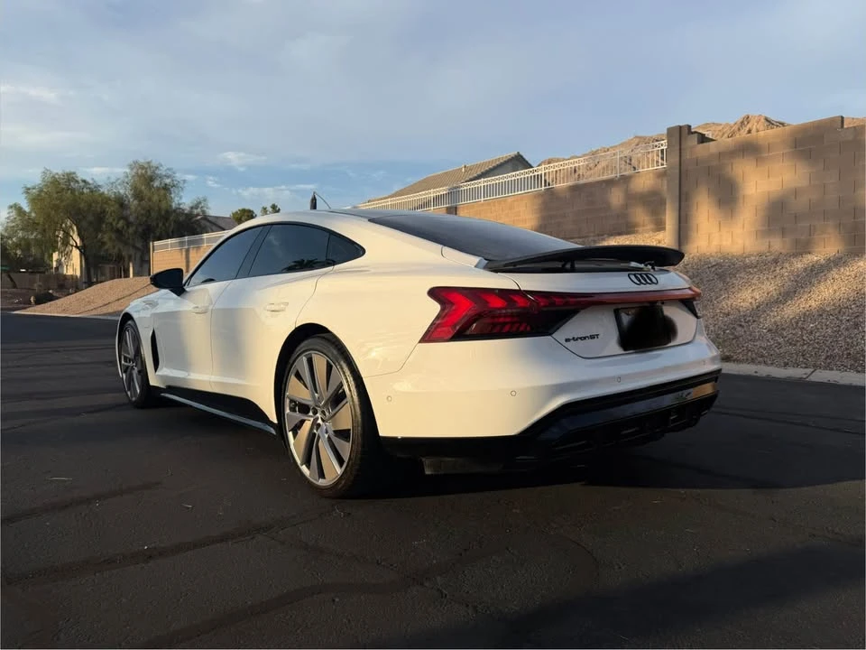 2022 Audi e-tron GT - Image 4 of 18