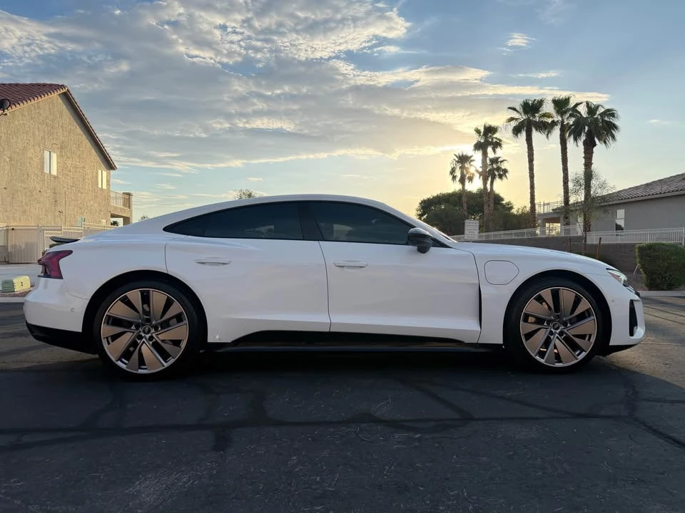 2022 Audi e-tron GT - Image 7 of 18