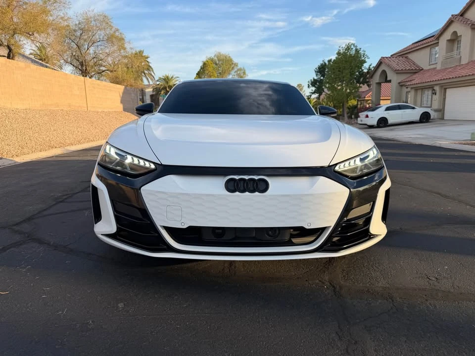 2022 Audi e-tron GT - Image 2 of 18