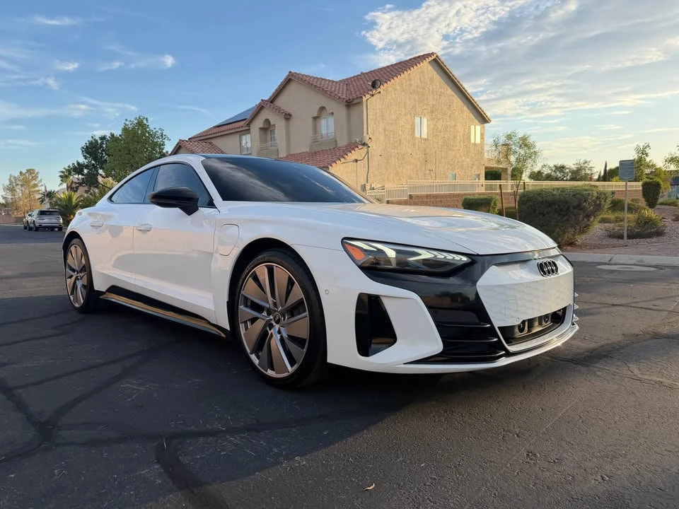 2022 Audi e-tron GT - Image 8 of 18