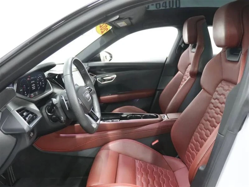 2022 Audi e-tron GT - Image 10 of 12