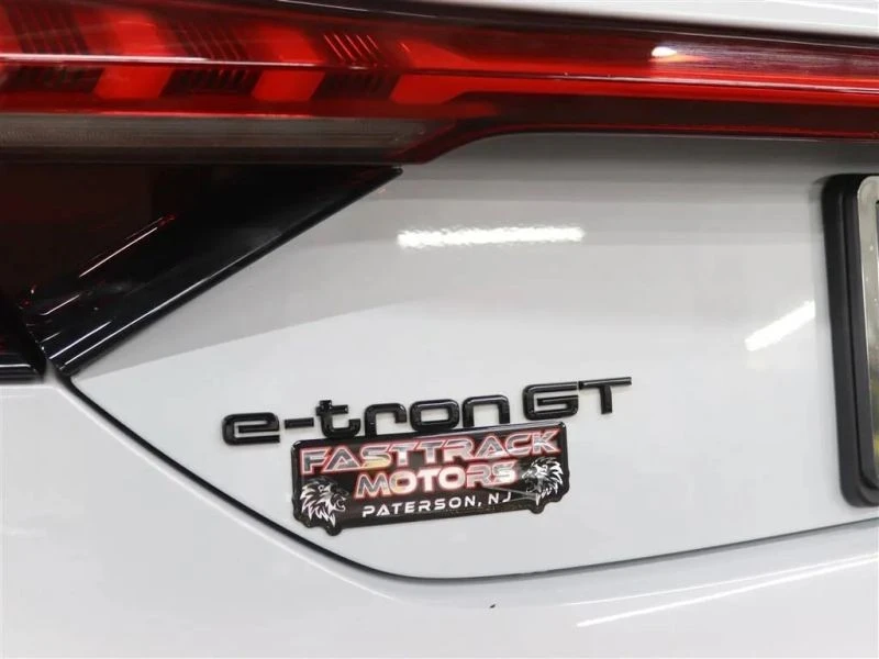 2022 Audi e-tron GT - Image 7 of 12