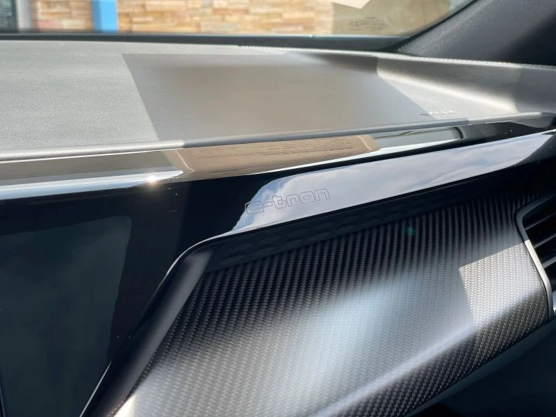 2022 Audi e-tron GT - Image 6 of 12