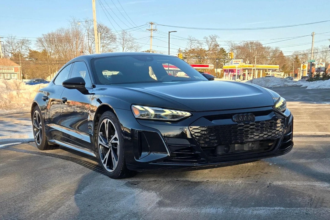 2022 Audi e-tron GT - Image 11 of 31