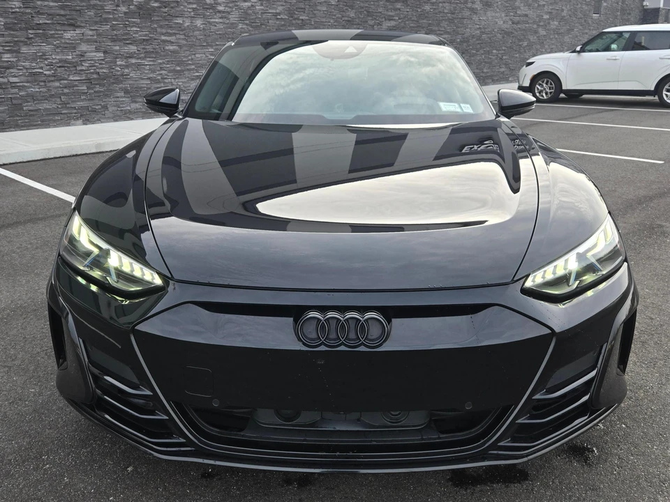 2022 Audi e-tron GT - Image 6 of 31