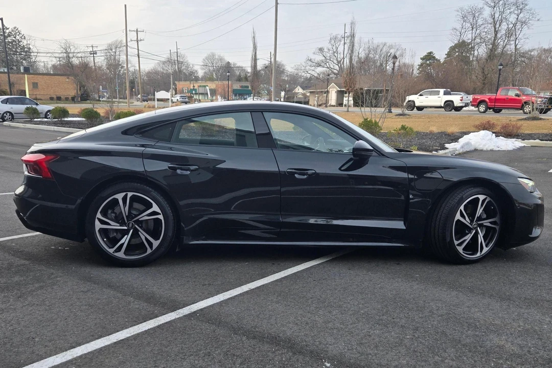 2022 Audi e-tron GT - Image 9 of 31