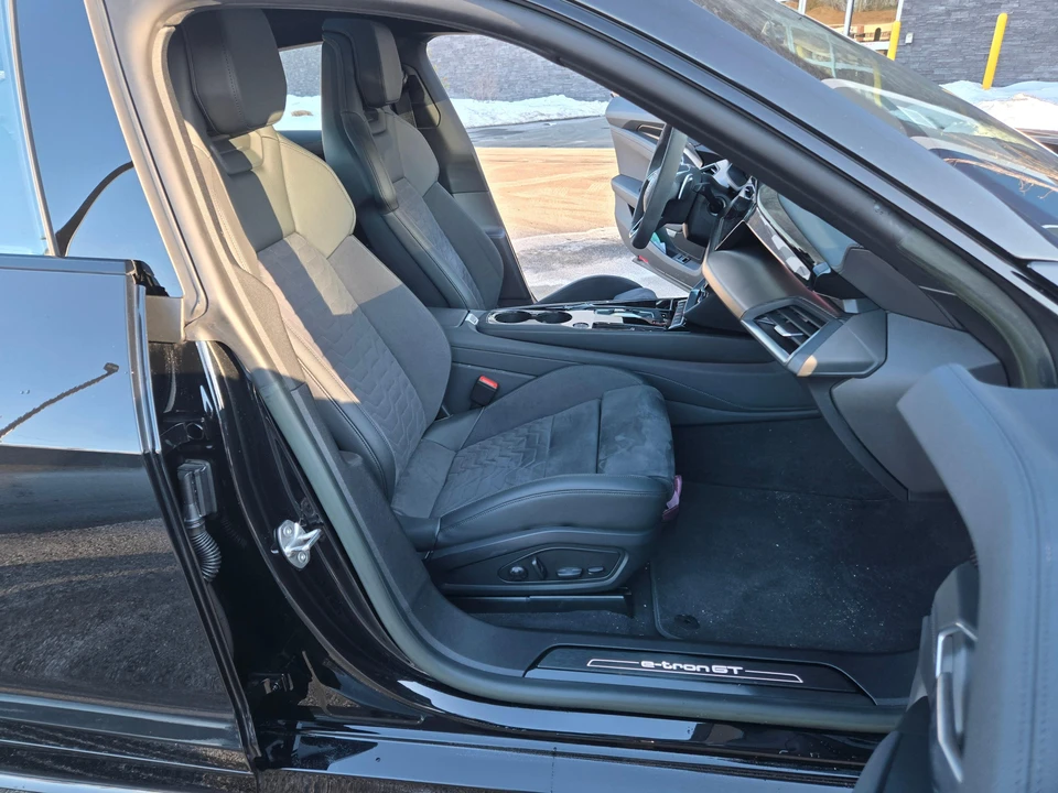 2022 Audi e-tron GT - Image 23 of 31