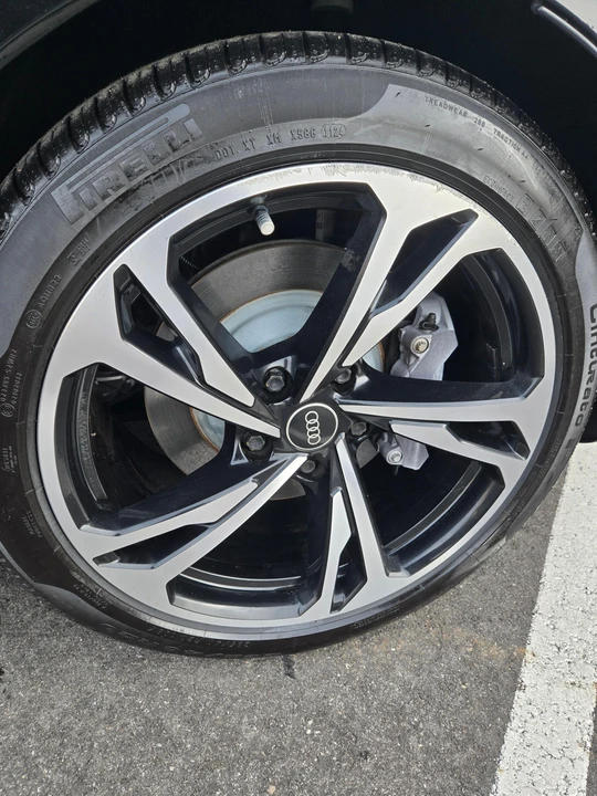 2022 Audi e-tron GT - Image 13 of 31