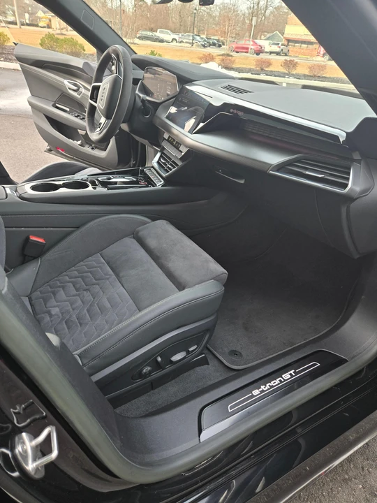 2022 Audi e-tron GT - Image 24 of 31