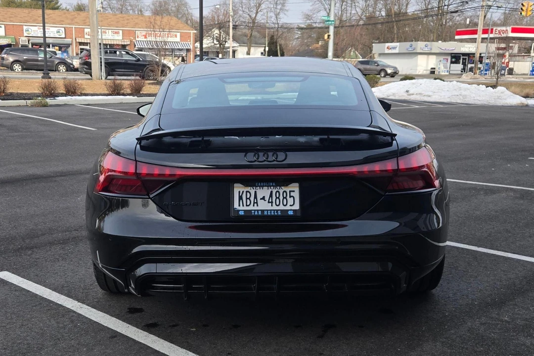 2022 Audi e-tron GT - Image 5 of 31