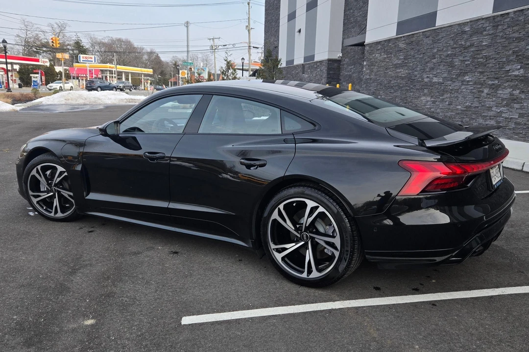 2022 Audi e-tron GT - Image 3 of 31
