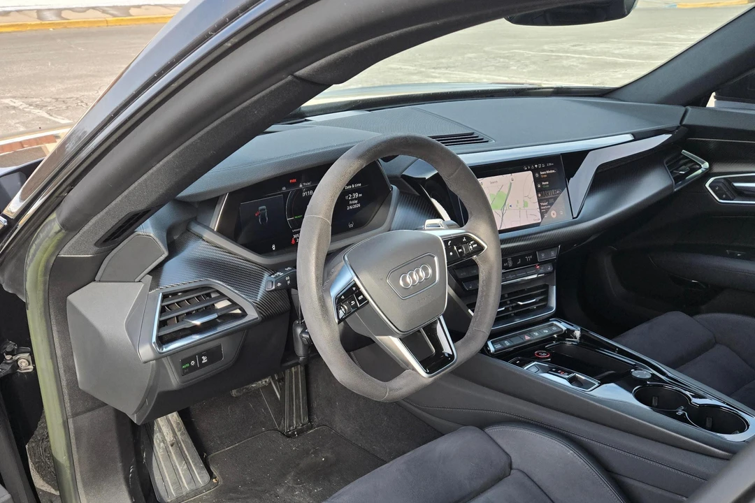 2022 Audi e-tron GT - Image 17 of 31