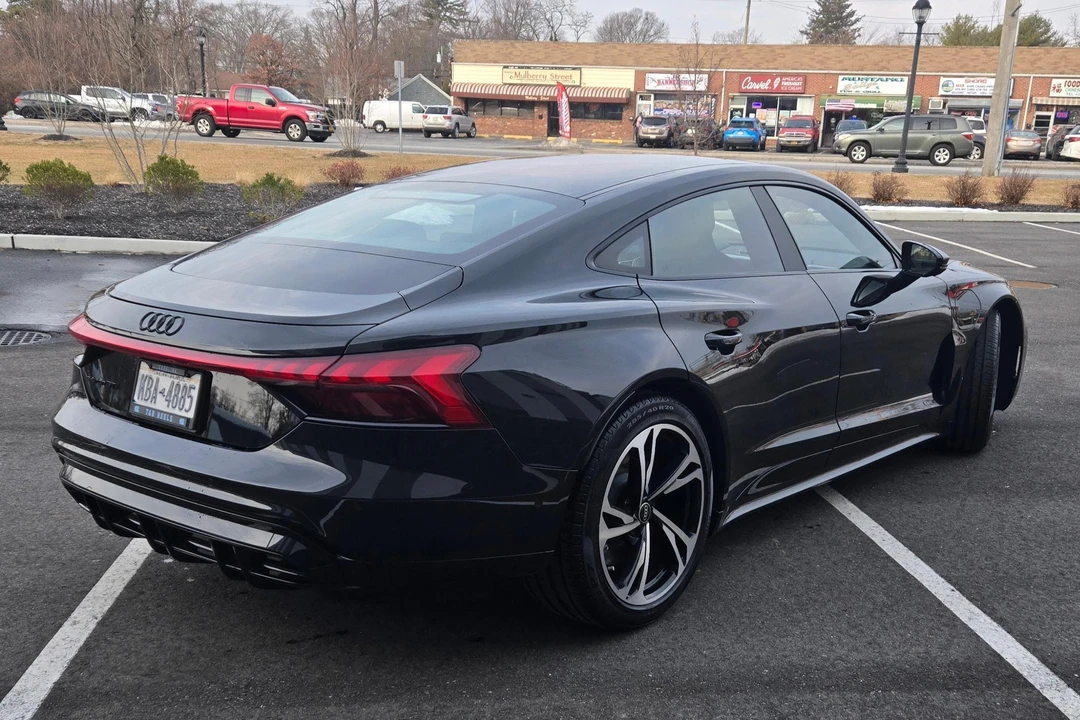 2022 Audi e-tron GT - Image 4 of 31