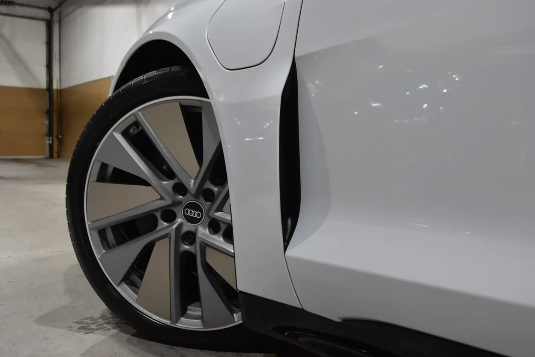 2022 Audi e-tron GT - Image 8 of 21