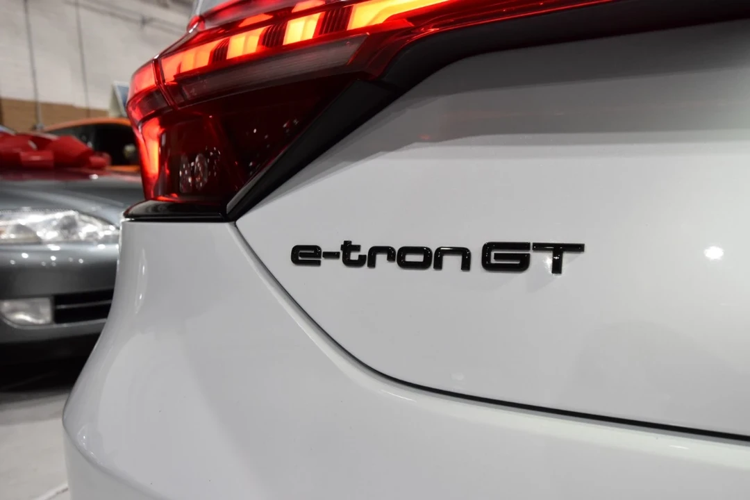 2022 Audi e-tron GT - Image 11 of 21
