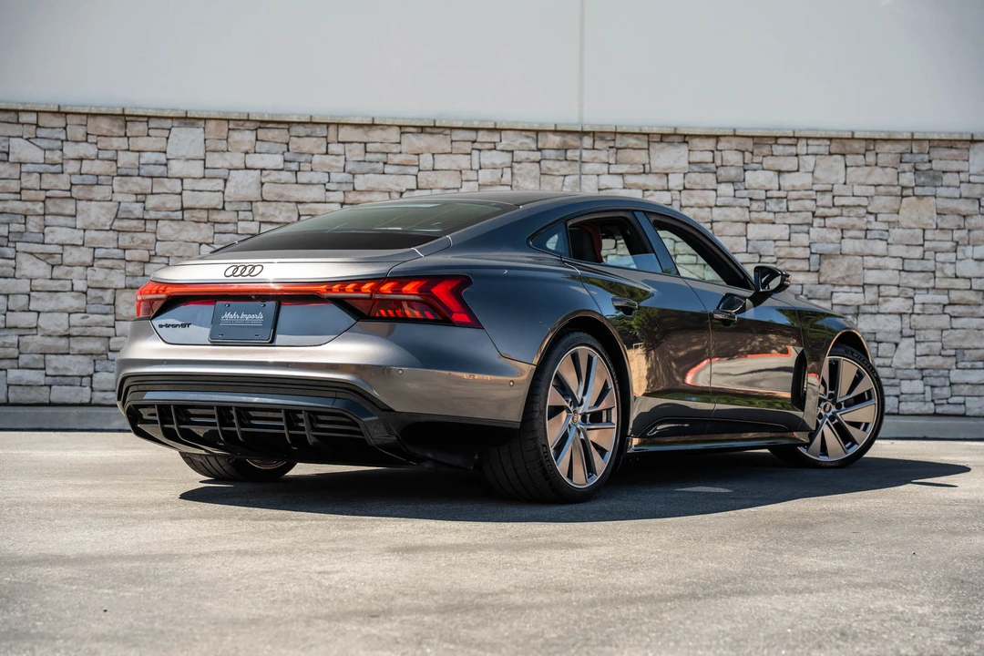 2022 Audi e-tron GT - Image 25 of 31
