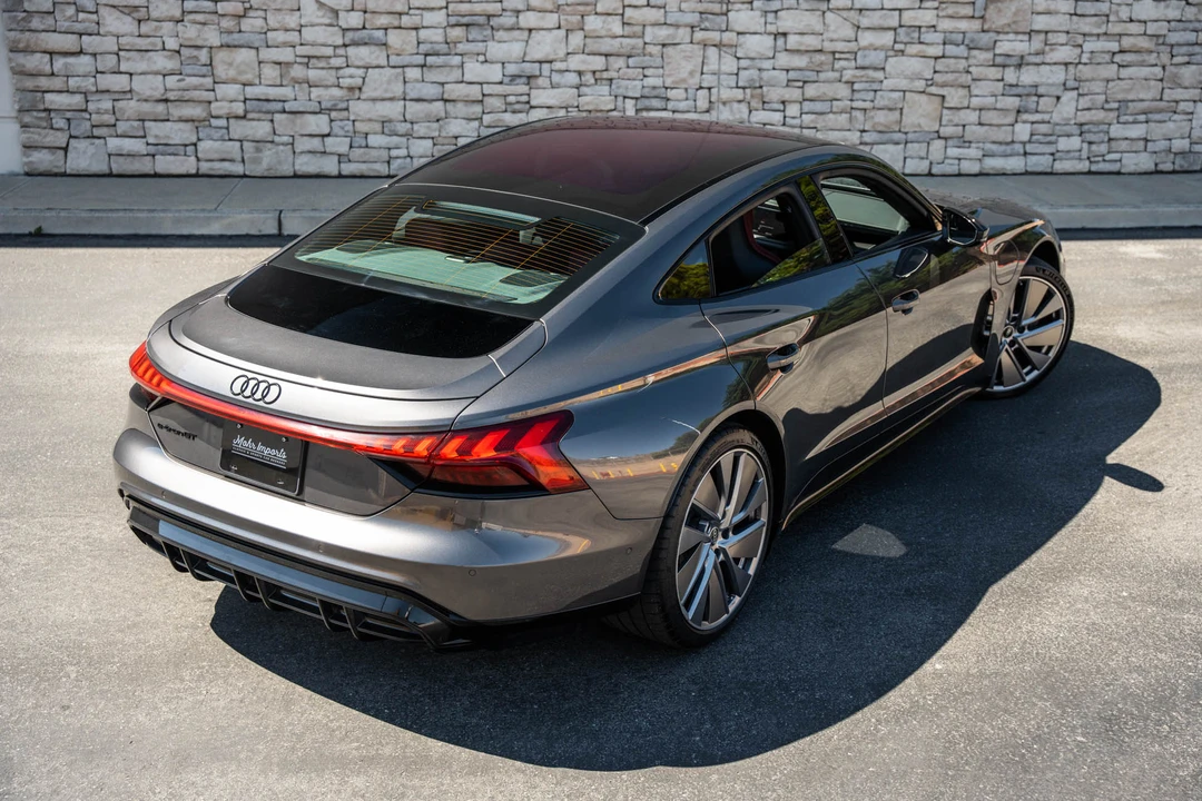 2022 Audi e-tron GT - Image 23 of 31