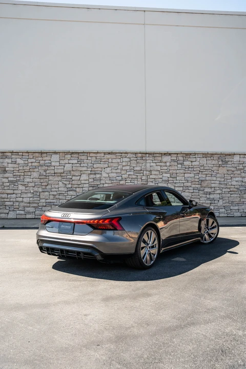 2022 Audi e-tron GT - Image 26 of 31