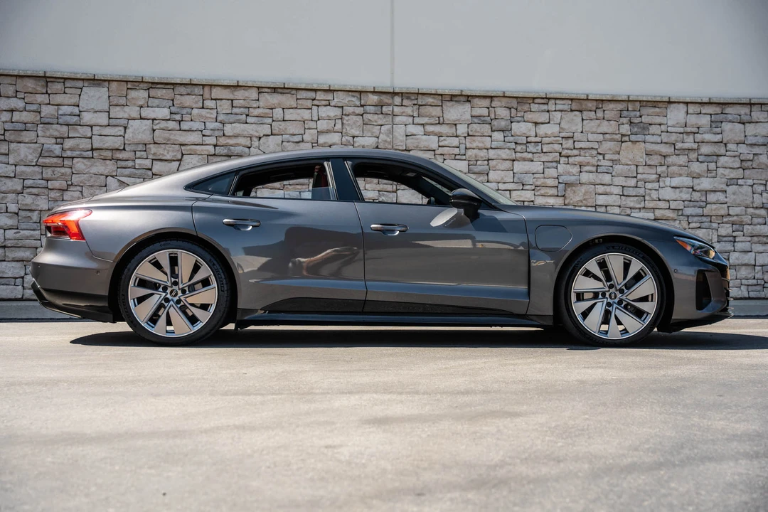 2022 Audi e-tron GT - Image 29 of 31