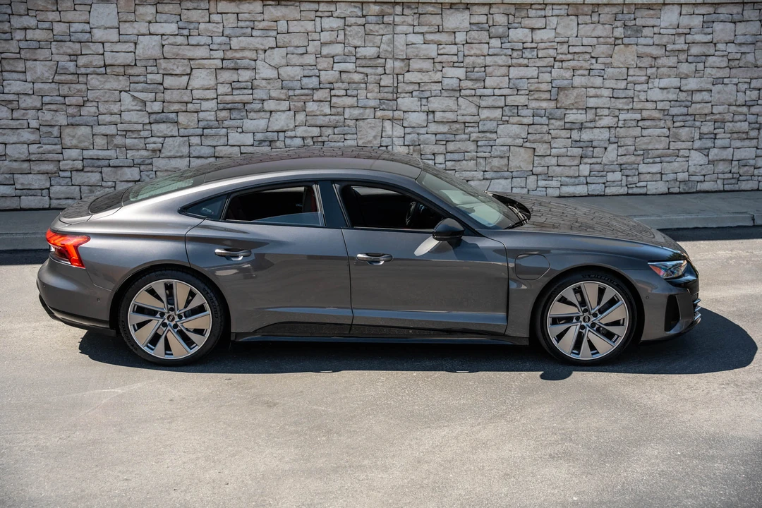 2022 Audi e-tron GT - Image 28 of 31